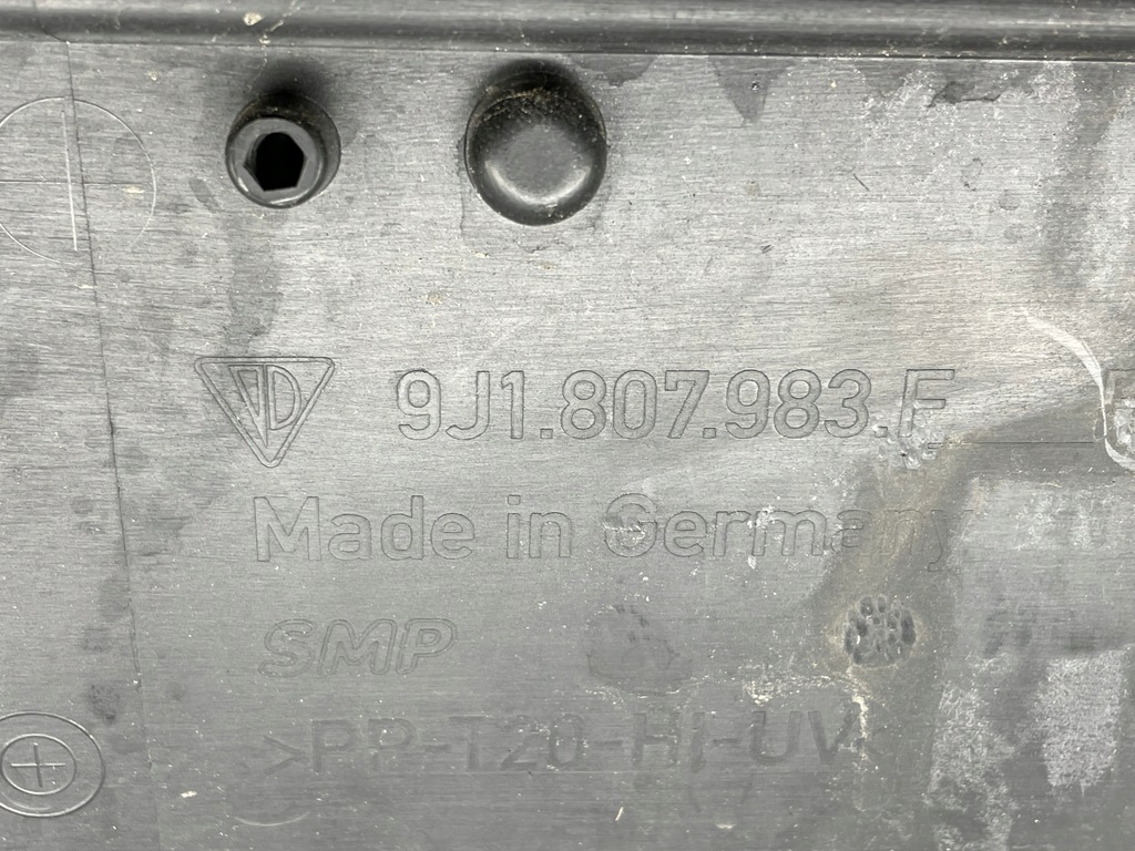 фото №6, Porsche taycan 9j1 диффузор бампера задняя 9j1807983f