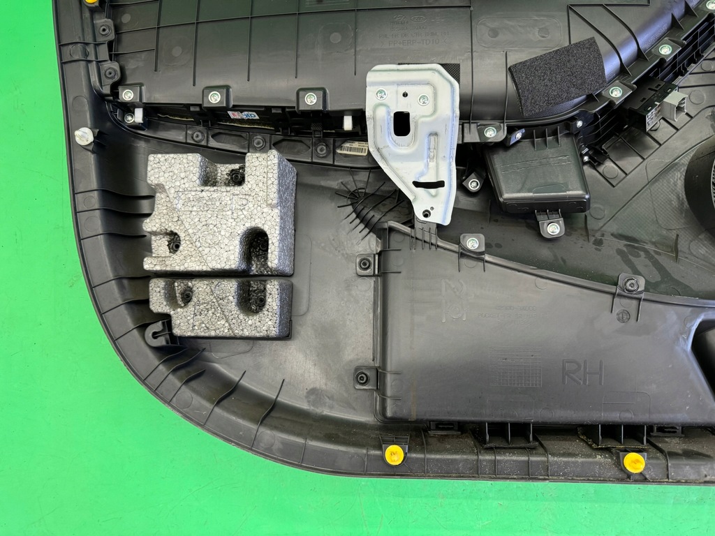 фото №10, Обивка дверь передних обшивка правый передний hyundai elantra v 5 10-16