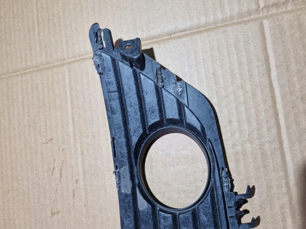 Решётка бампера перед правая opel corsa c lift 03-06r. na противотуманная фара 13120838 Цена