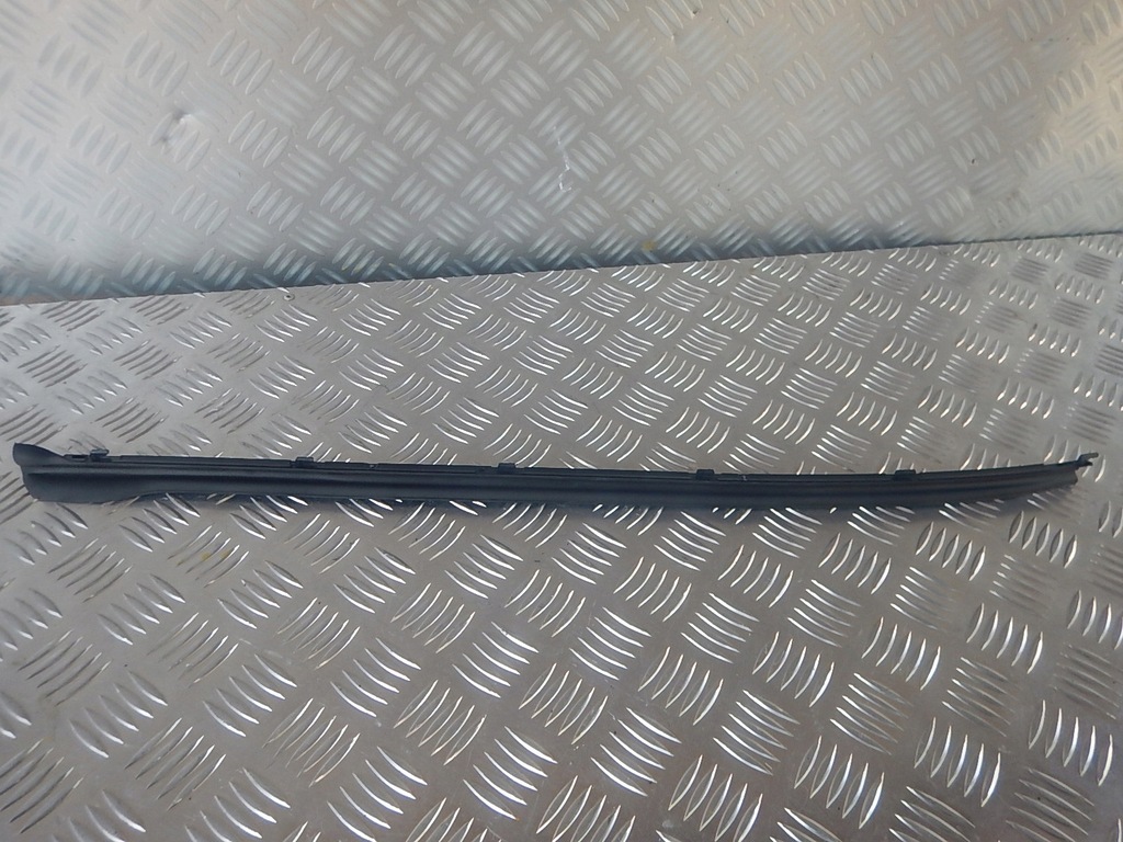 фото №1, Porsche macan правая прокладка дверь задняя 95b839120b