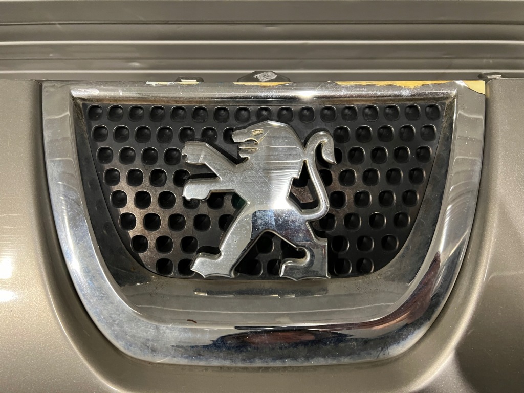 Бампер передній передні  peugeot 3008 1 pdc ксенон Київ