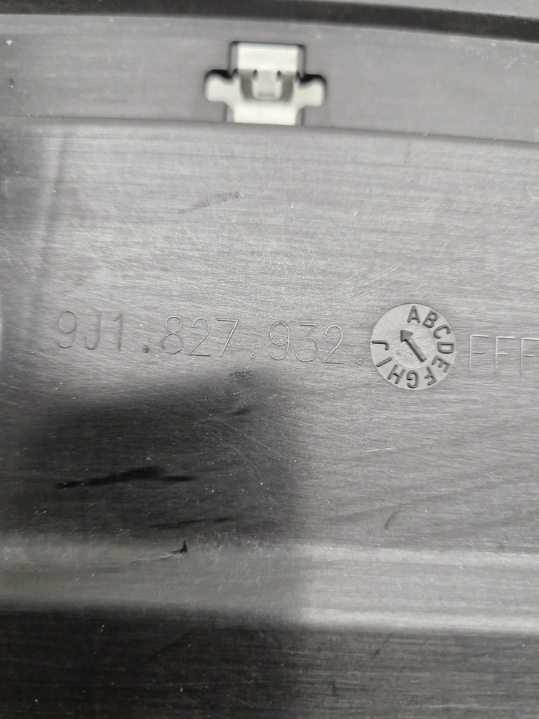 фото №7, Porsche taycan кронштейн спойлера задняя 9j1827932