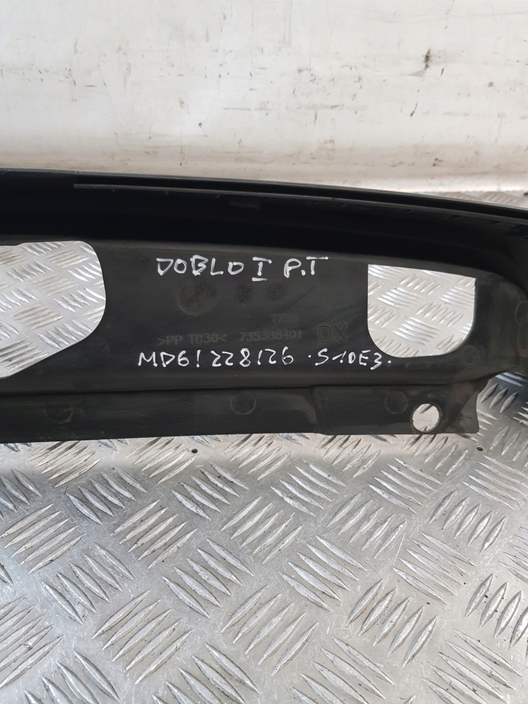 фото №10, Молдинг защита уголок лампы правый задняя 735388401 fiat doblo i lift