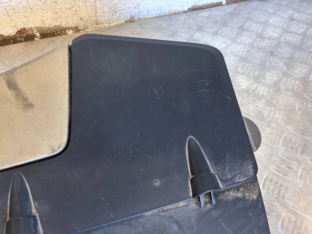 Корпус фільтра повітря bmw x5m e70 7589648 в Україні