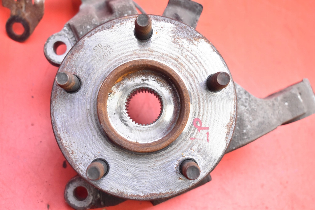 фото №9, Поворотный кулак ступица левая перед chevrolet hhr 1 i 2.4 b 172 km 05-11