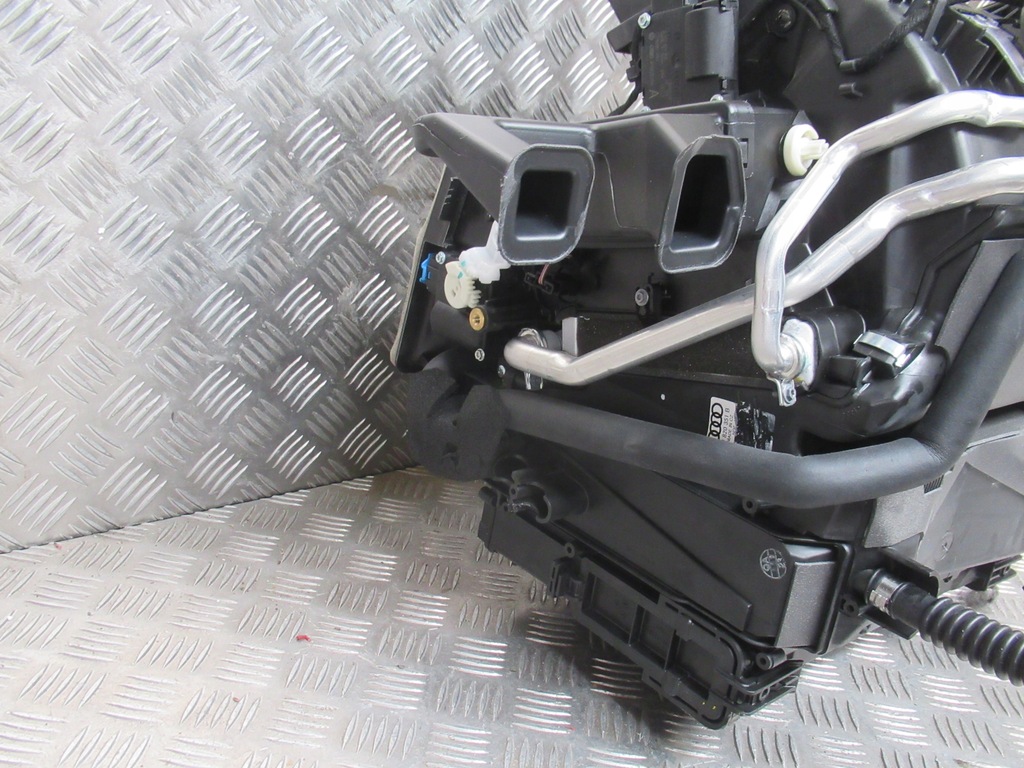 фото №7, Audi r8 5.2 fsi 06- обігрівач повітродувка комплект