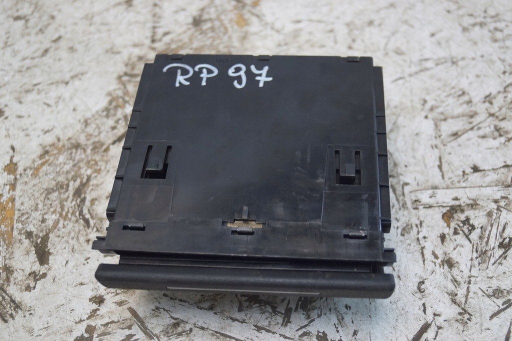 фото №7, Попільничка audi a3 8l lift 8l0857951c