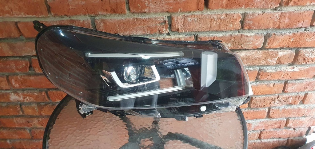 Купити Citroen jumpy 24- рестайлінг  фара фара full led правий !