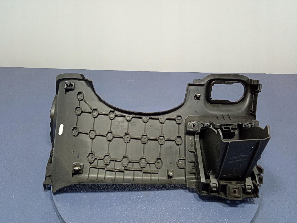 Opel zafira c iii рестайлинг  2016- защита пластиковая под руль 13293522 с Разборки