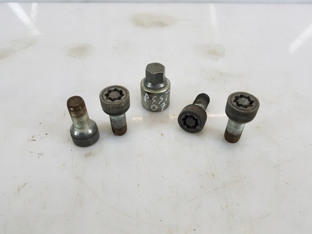 фото №1, Болты защитные секретки vw passat b7