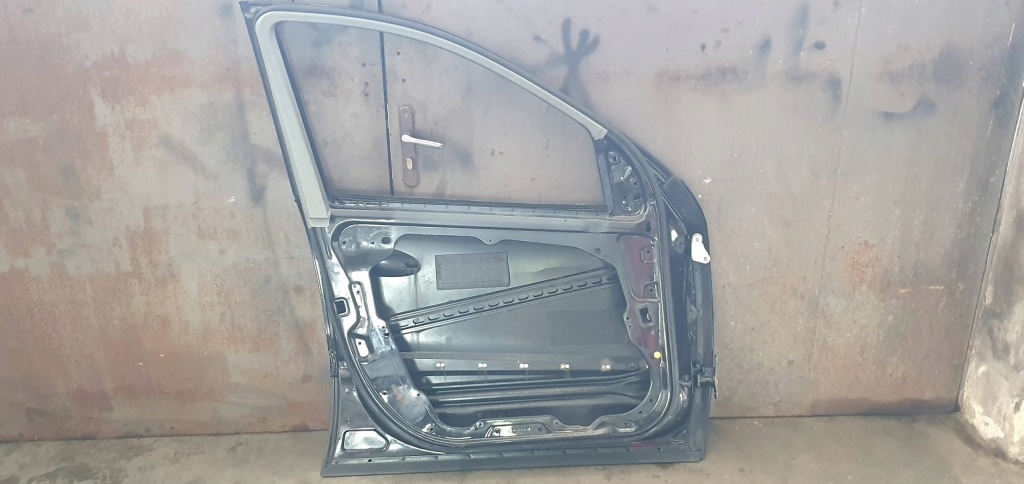Дверь левое  перед к ml 164 с Разборки
