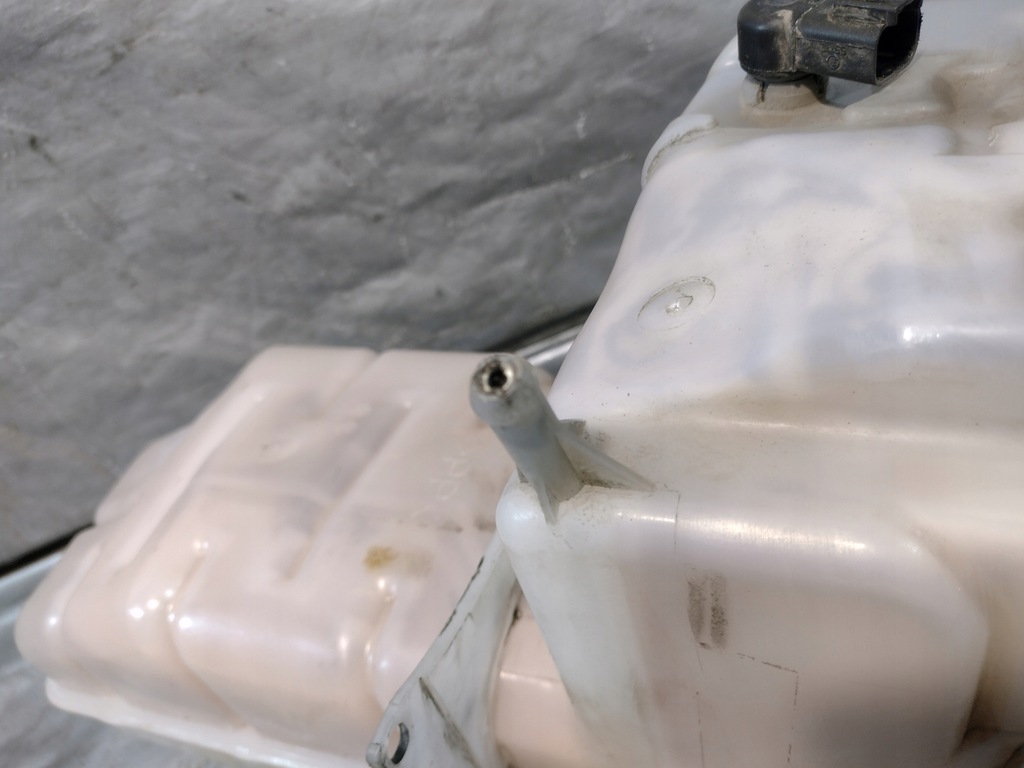 фото №13, Бак расширительный scania r 8ma376705-461