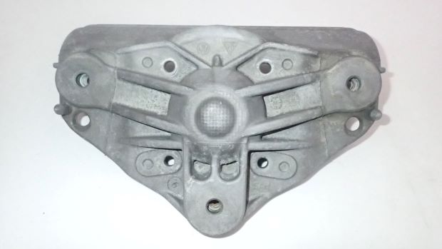 фото №1, Кронштейн кронштейн амортизатора 7l0412391e audi q7 4l