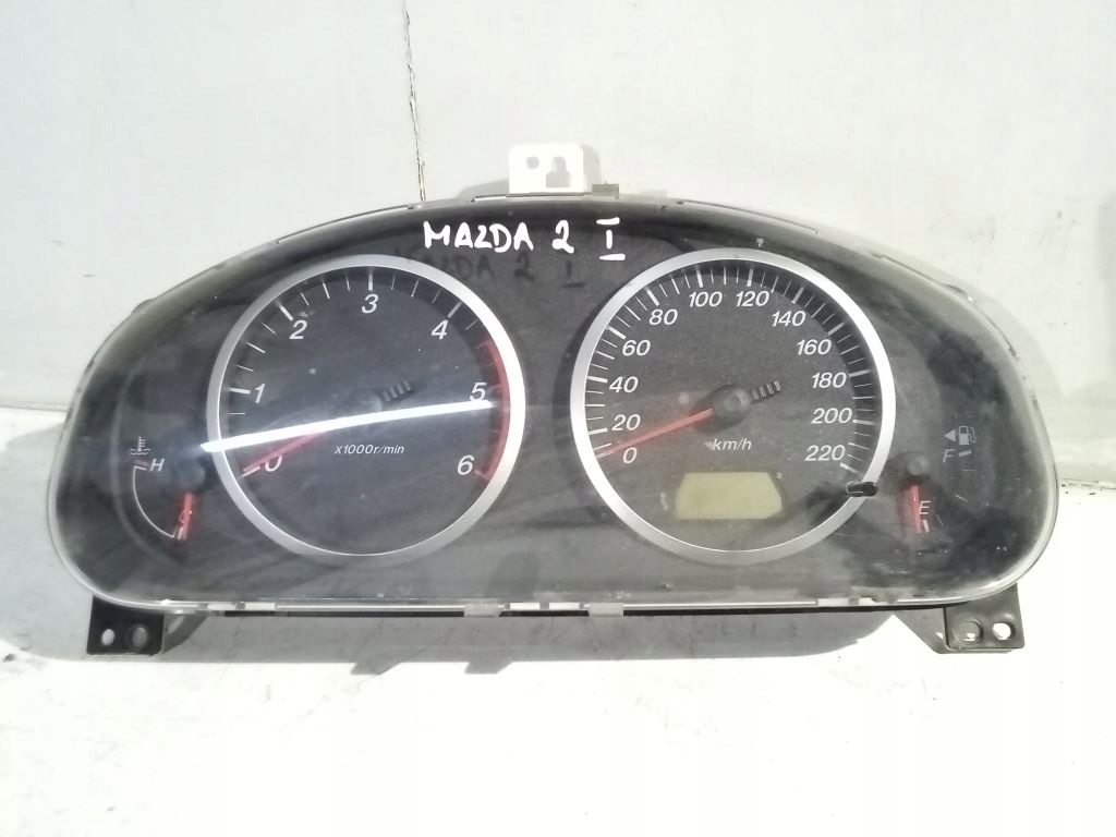 фото №1, Mazda 2 i счетчик приборы