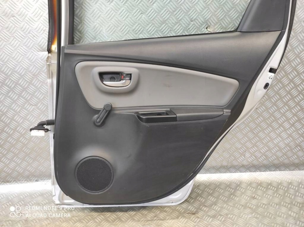 Дверь задняя правое  задний toyota yaris 3 рестайлинг  hb 5d 2015-2021 код лакокрасочного покрытия 1f7 Оригинал