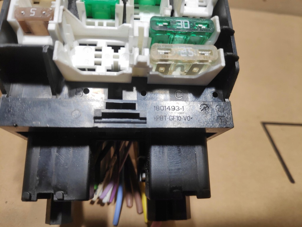 фото №6, Коробка запобіжників peugeot 308 t9 1801493-1