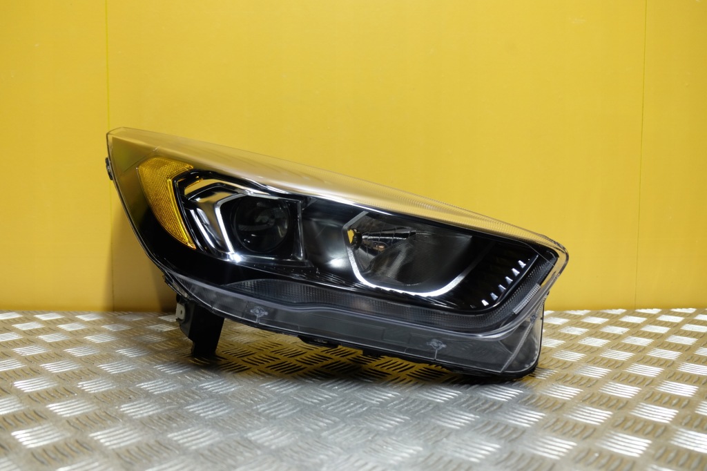 фото №1, Ford escape 2017- фара лампа обычная линзованная тонированная правая usa