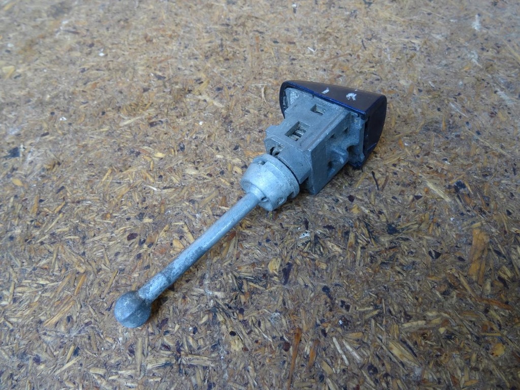 фото №4, Peugeot 2008 вкладка замка дверь заглушка левая g