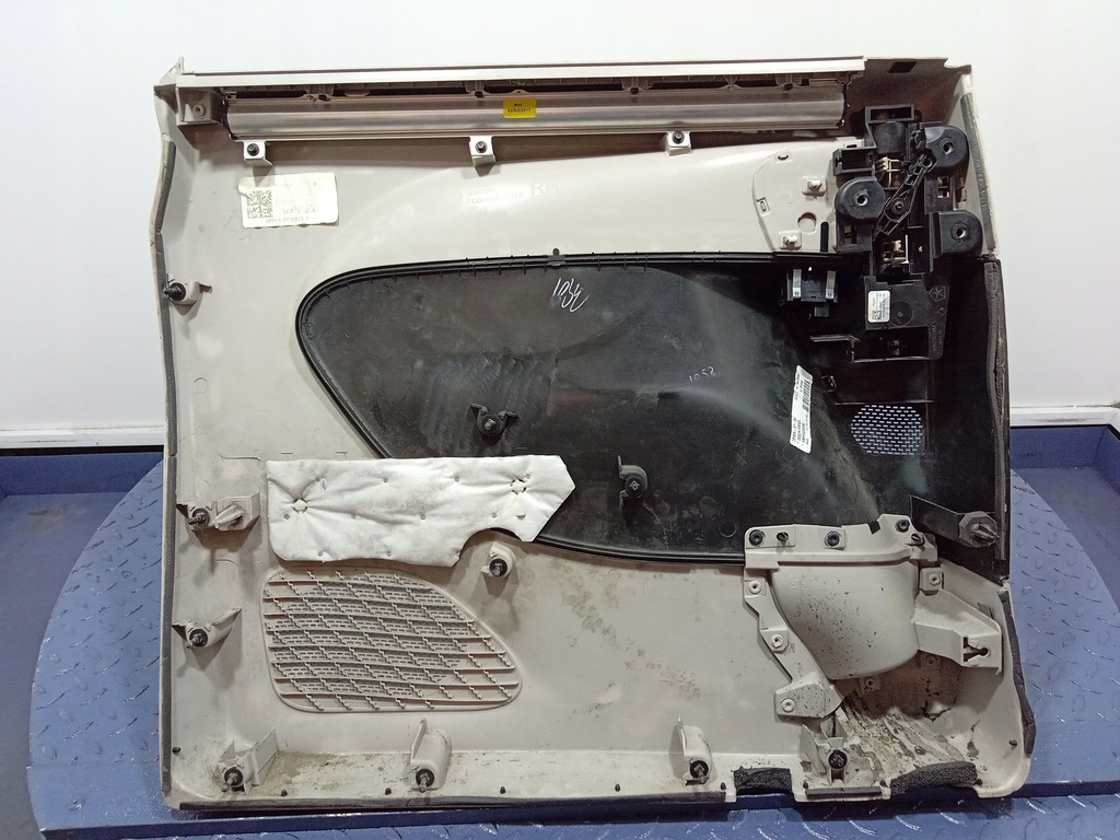 фото №6, Pacifica ii 16- обивка дверь раздвижных правая 5rp702d2ae