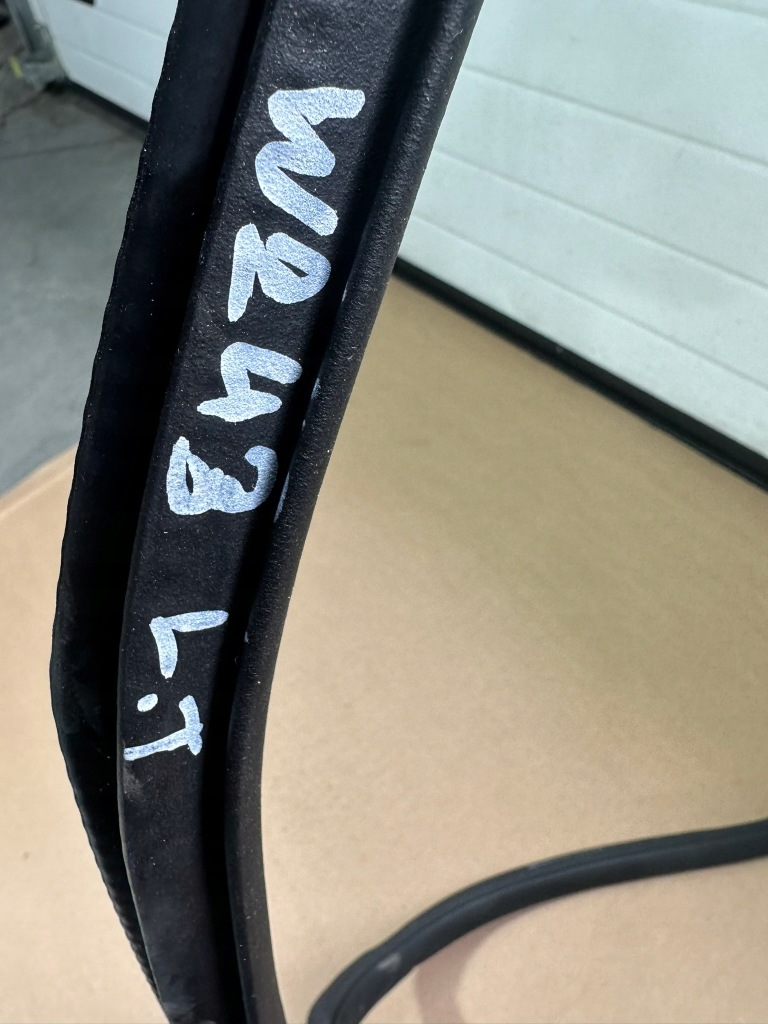 Прокладка двері лівий задній, ліва задня mercedes eqa w243, h243 в Україні