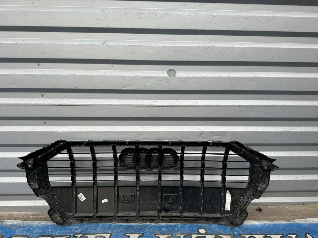 Решётка радиатора решётка радиатора решётка  радиатора audi q3 2 s-line 83a853651c 83a853651b Киев