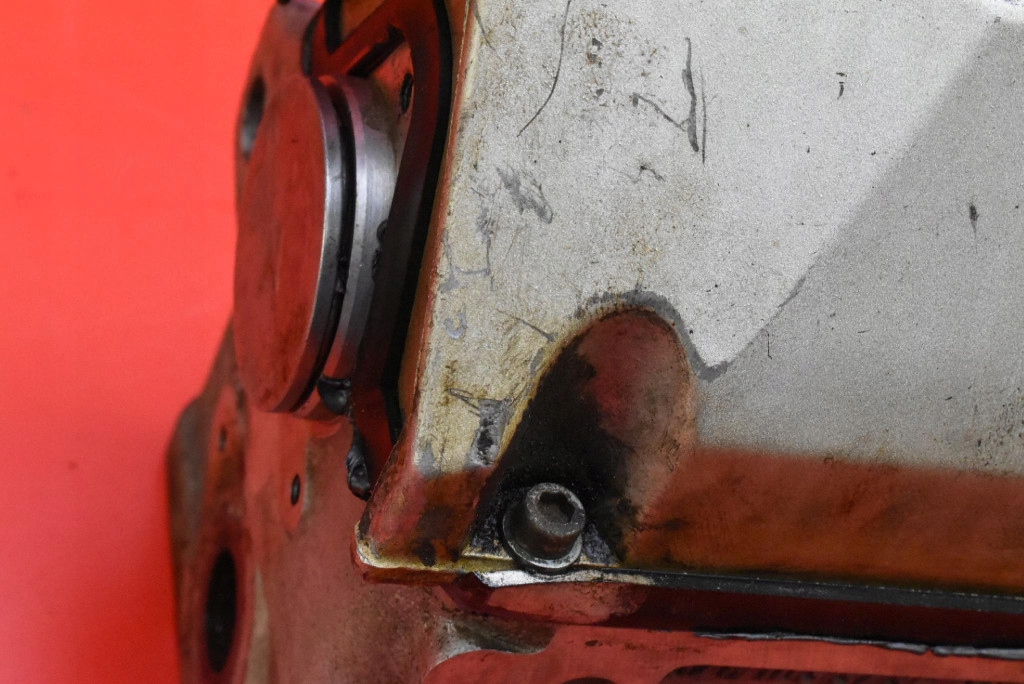 фото №4, Головка двигателя правая 078103373f audi a6 c4 2.6 v6 150 km 94-97