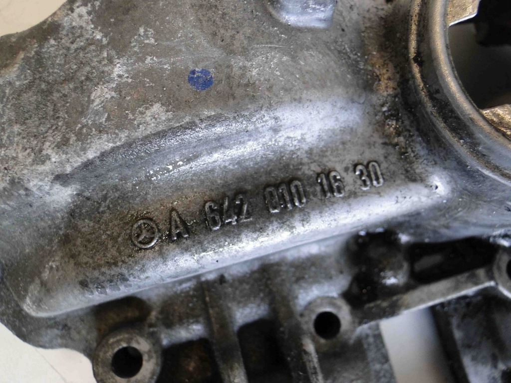 Крышка клапанов r klasa w251 om642 a6420101630 в Украине