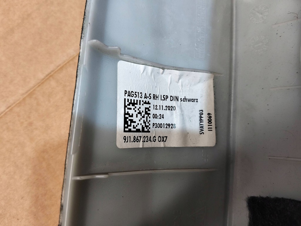 фото №7, Обшивка стойка защита правый перед porsche taycan 9j1 9j1867234g 2020 rok