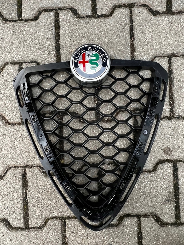 фото №1, Alfa romeo stelvio 16- решітка радіатора b.ładny решітка радіатора перед 156108638