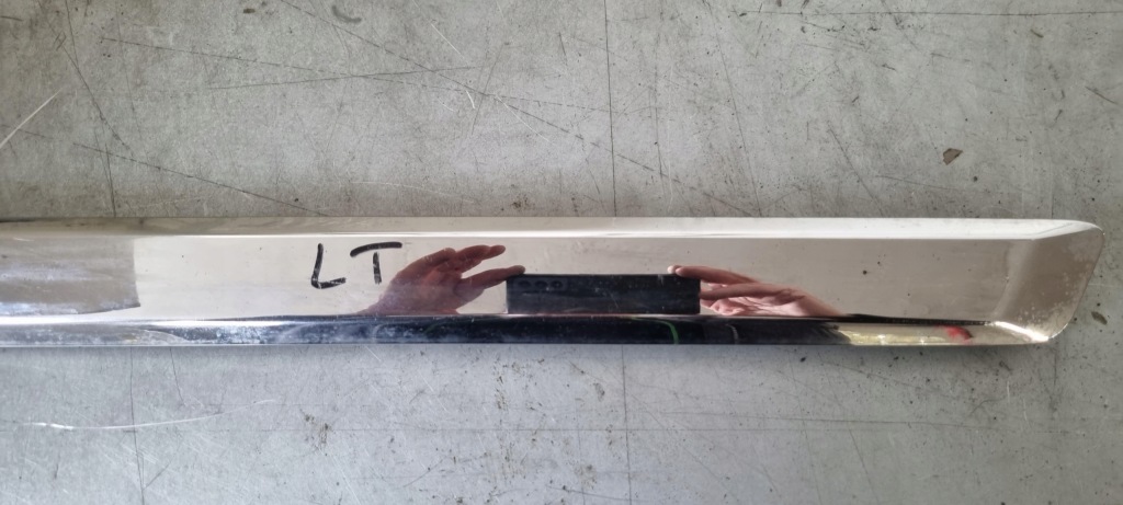 Молдинг дверь задняя хром jeep wk Киев