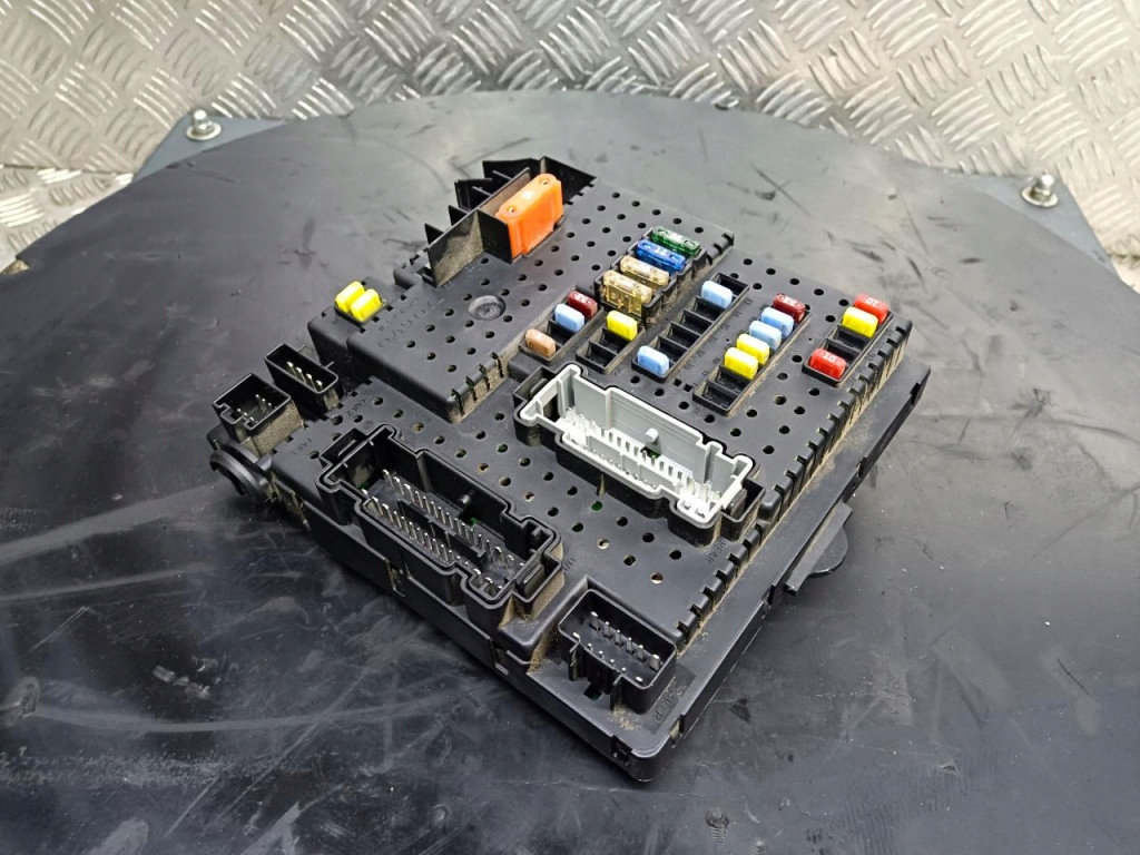 фото №1, Volvo v70 ii lift коробка предохранителей 30786648