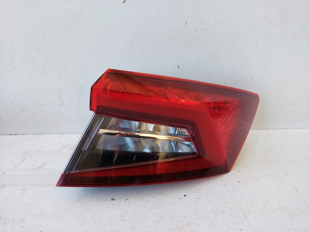 фото №1, Skoda оригинальный номер 57a945208 лампа задняя led