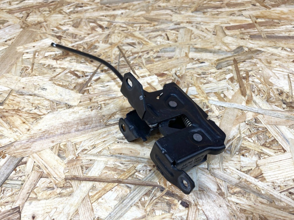 Замок крюк засов капот правый polestar 2 2 31688338 2020- Киев