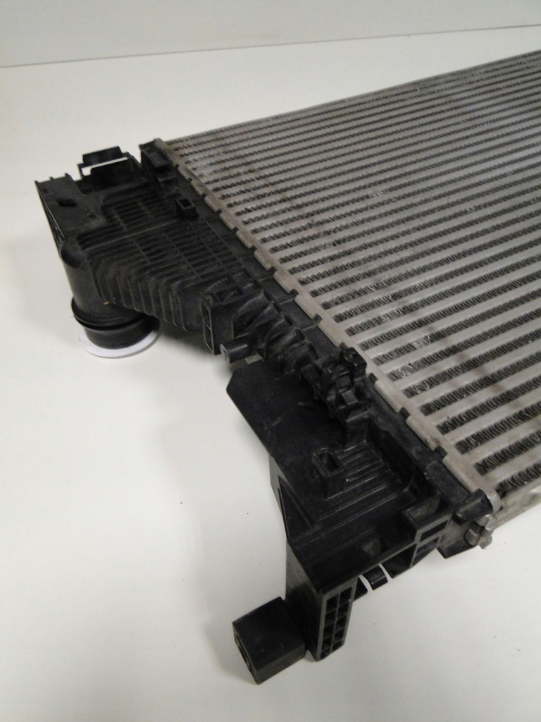 Купити Mercedes a klasa 177 cla 118 радіатор повітря інтеркулер a2475006100