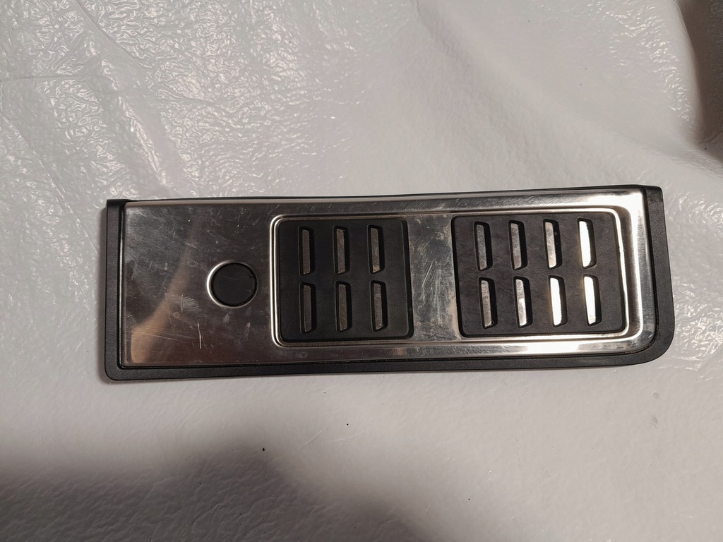 фото №1, Audi a4 b9 lift подножка накладка 8w1864777b