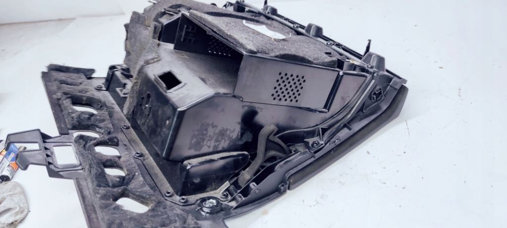 фото №12, Бардачок пасажира audi a8 d4