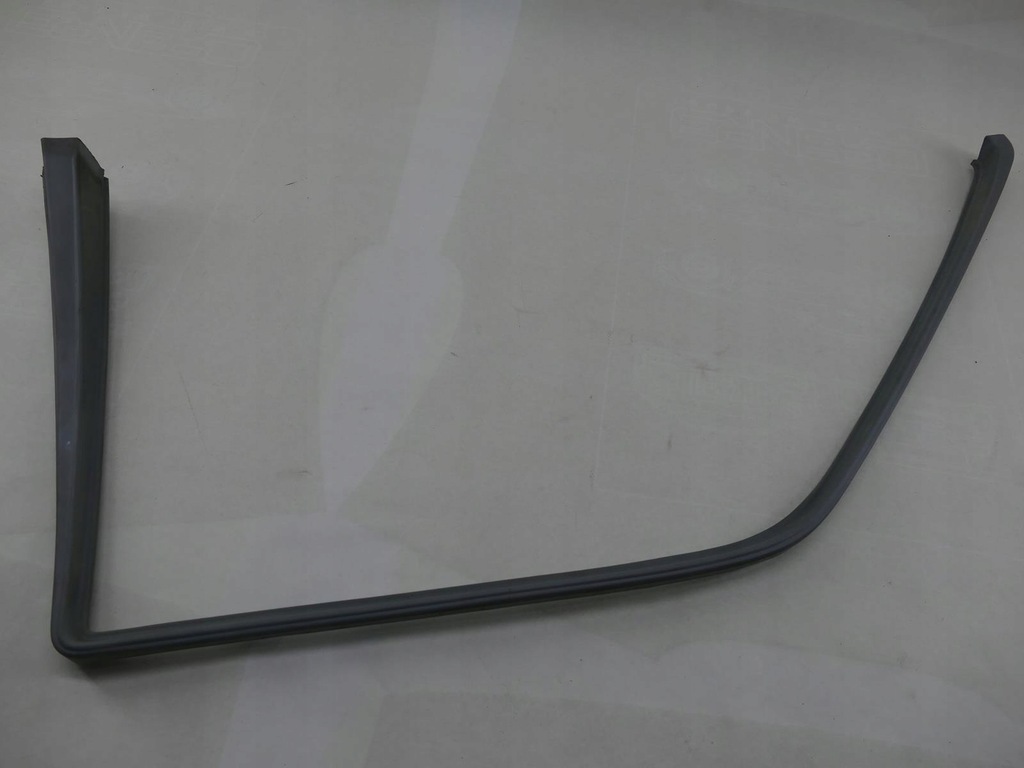 фото №1, Mercedes e w124 sedan рамка молдинг дверь левый задняя