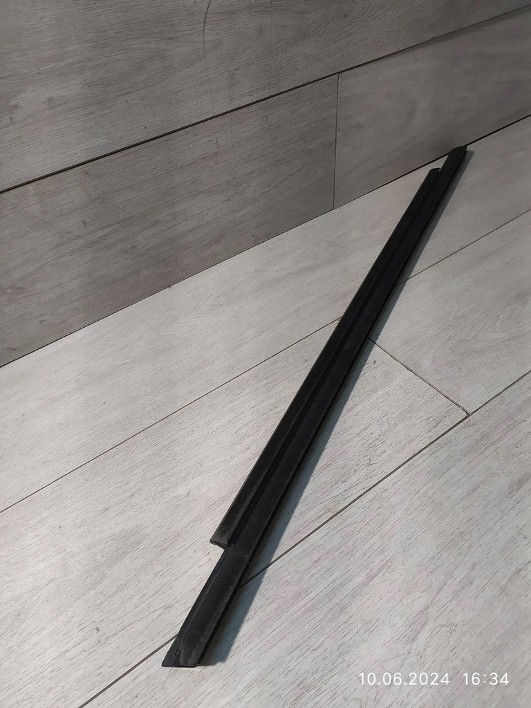 фото №7, 8768. bmw i4 молдинг уплотнитель левый задняя 7482967