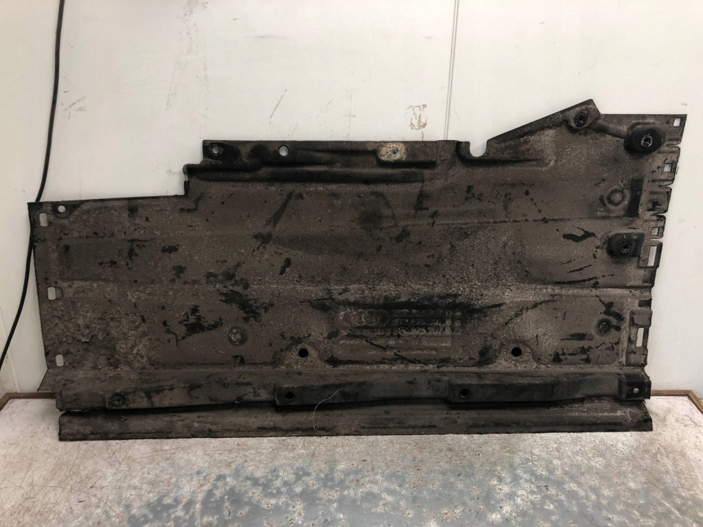 Купить Накладка подвеска левая audi a4 b8 8k0825207d