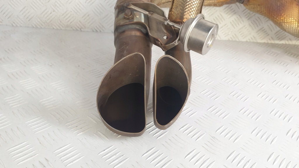 фото №15, Гаситель выхлоп конечный audi r8 4s0251609b