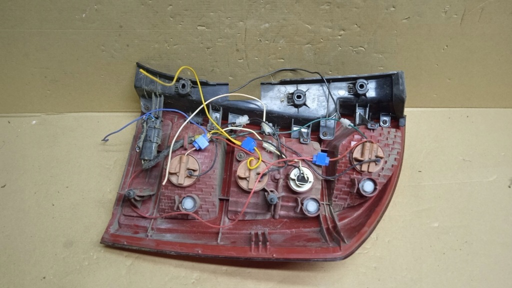 фото №7, Kia carens iii van лампа задняя левая