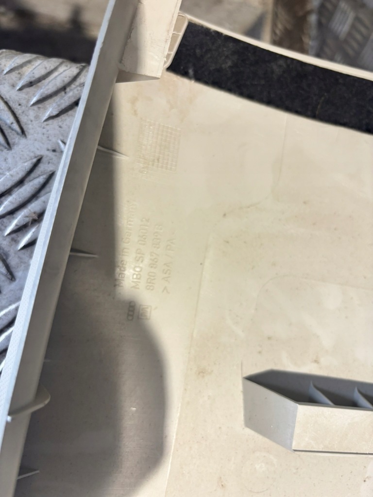 фото №6, Молдинг защита потолочный audi q5 8r0867839