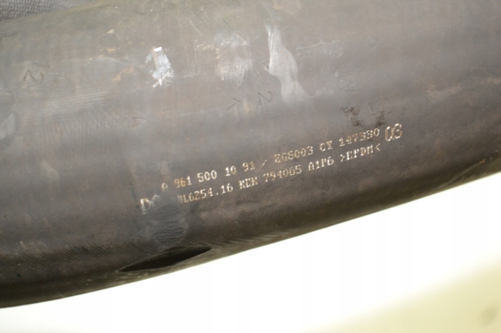 Пабтрубок  трубка шланг воды mercedes actros mp4 a9615001091 в Украине