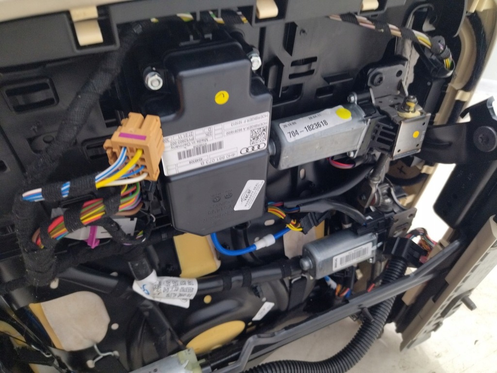 фото №10, Обивка сиденья заднее сиденье кожа бежевая audi a8 d4 2010-2018r