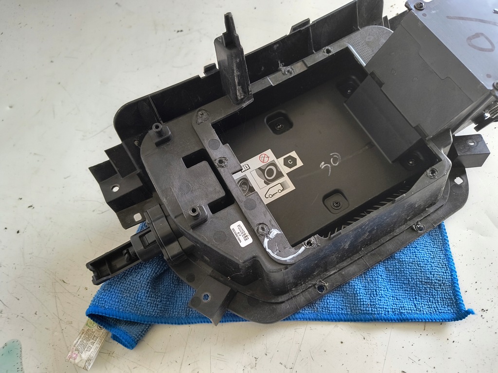 фото №9, Dacia spring заглушка роз'єм порт заряджання решітка радіатора 622568058r