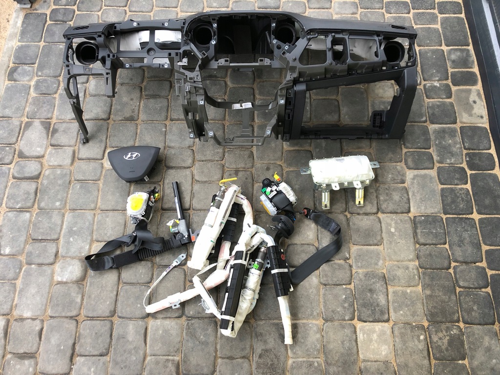 фото №1, Консоль панель приладів подушки безпеки ремені hyundai i10 ii