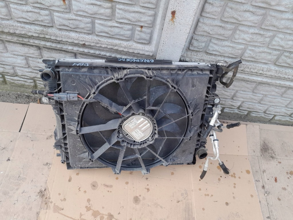 Радіатор перед передні dodge ram 1500 5.7 hemi 68268606ac Оригінал