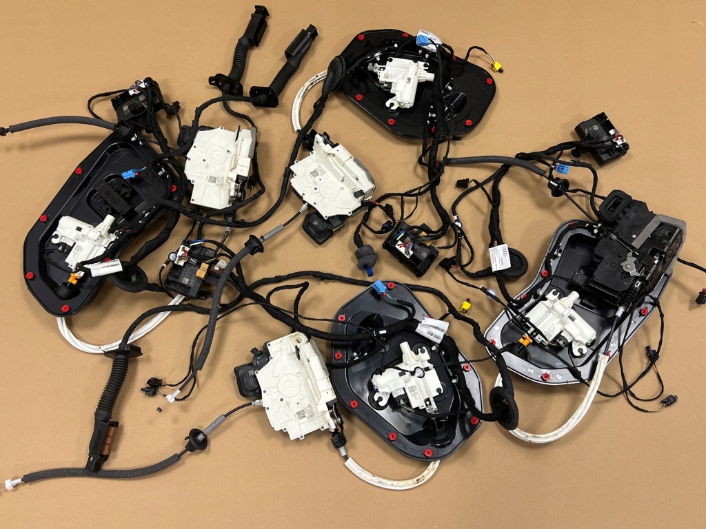 Купить Audi e-tron 55 замки доводчики доводчик дверь