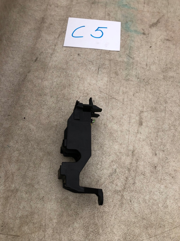 фото №1, Кронштейн предохранителей audi a4 8k0937545g