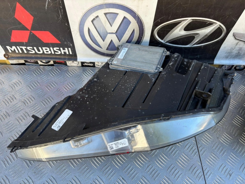 фото №12, Tesla 3 s plaid лампа перед левая правая 21- 1053570-00-g 1053571-00-g